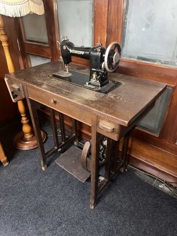 Vintage Dürkopp 108 K Treadle Sewing Machine with Original Wooden Table & Cast-Iron Pedal Base
