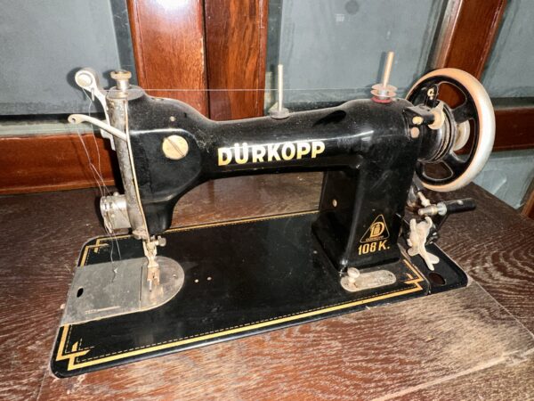 Vintage Dürkopp 108 K Treadle Sewing Machine with Original Wooden Table & Cast-Iron Pedal Base